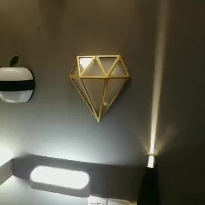 مصباح حائط خارجي LED مصنوع من الألومنيوم والأكريليك ومقاوم للماء بتصميم آرت ديكو عصري للحديقة 