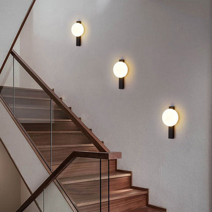 مصباح حائط LED دائري من البلاستيك والحديد بتصميم عصري بسيط لغرفة النوم 