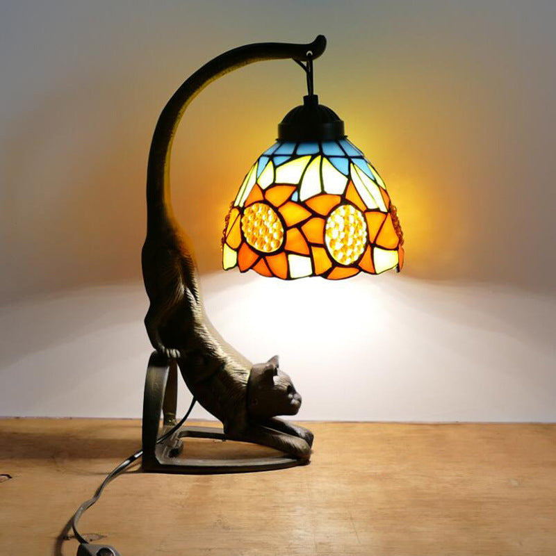 Traditional Tiffany Curved Flower Round Glass Iron 1-Light Table Lamp For Living Room