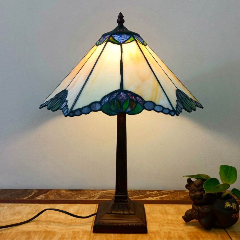 Traditional Vintage Tapered Round Square Glass Resin 1-Light Table Lamp For Living Room