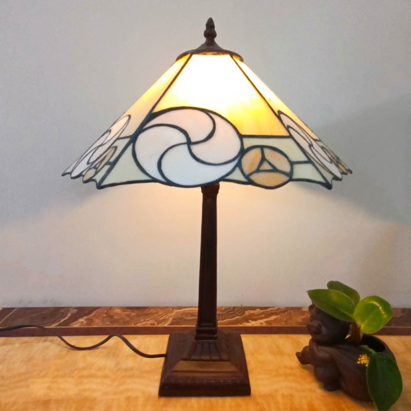 Traditional Vintage Conical Square Glass Resin 1-Light Table Lamp For Living Room