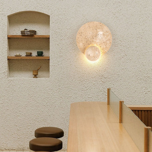 現代的なスカンジナビアのラウンドオーブイエロートラバーチンLEDウォールスコンスランプリビングルーム用