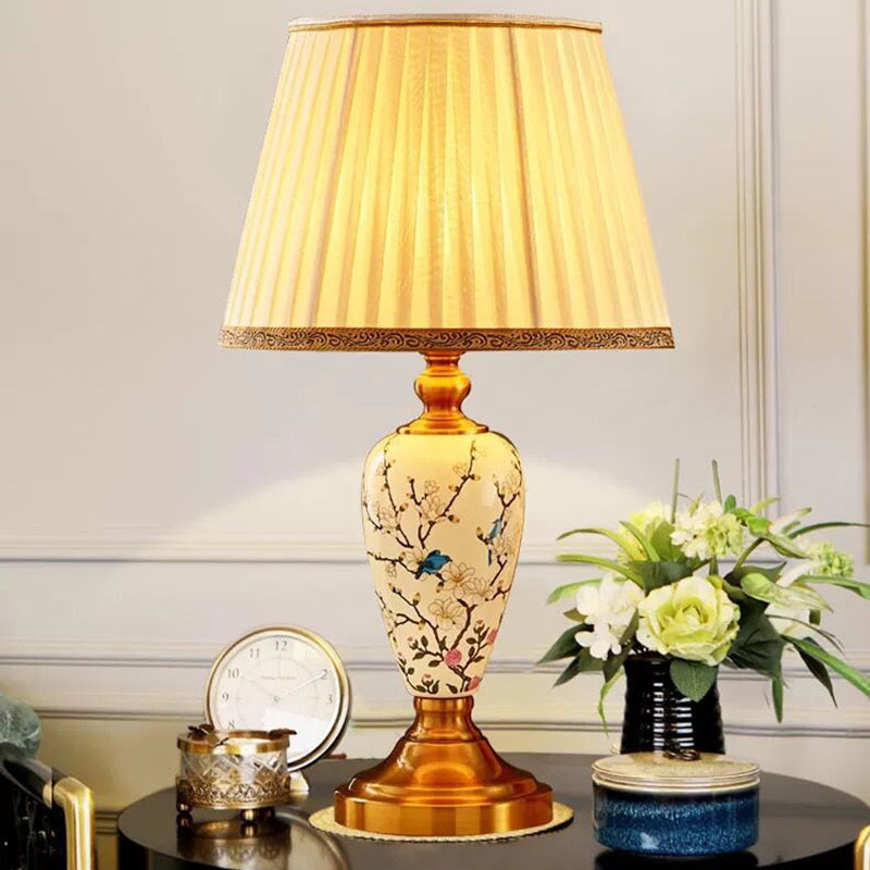 Traditional Chinese Round Fan Leaves Fabric Ceramic 1-Light Table Lamp For Living Room