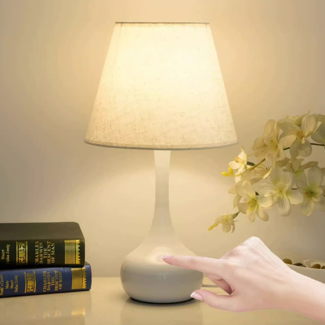 Contemporary Creative Round Teardrop Shape Scalloped Fabric Iron 1-Light Table Lamp For Living Room