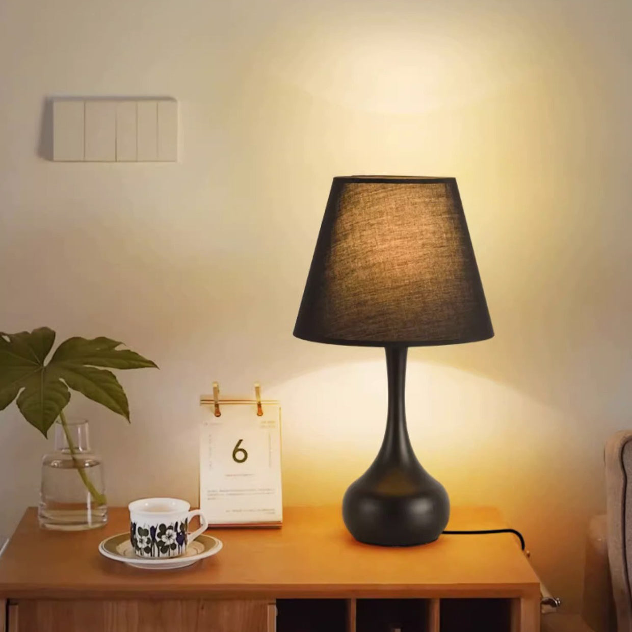 Contemporary Creative Round Teardrop Shape Scalloped Fabric Iron 1-Light Table Lamp For Living Room