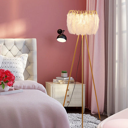 Contemporary Creative Curved Round Natural Feather Iron 1-Light Standing Floor Lamp For Living Room