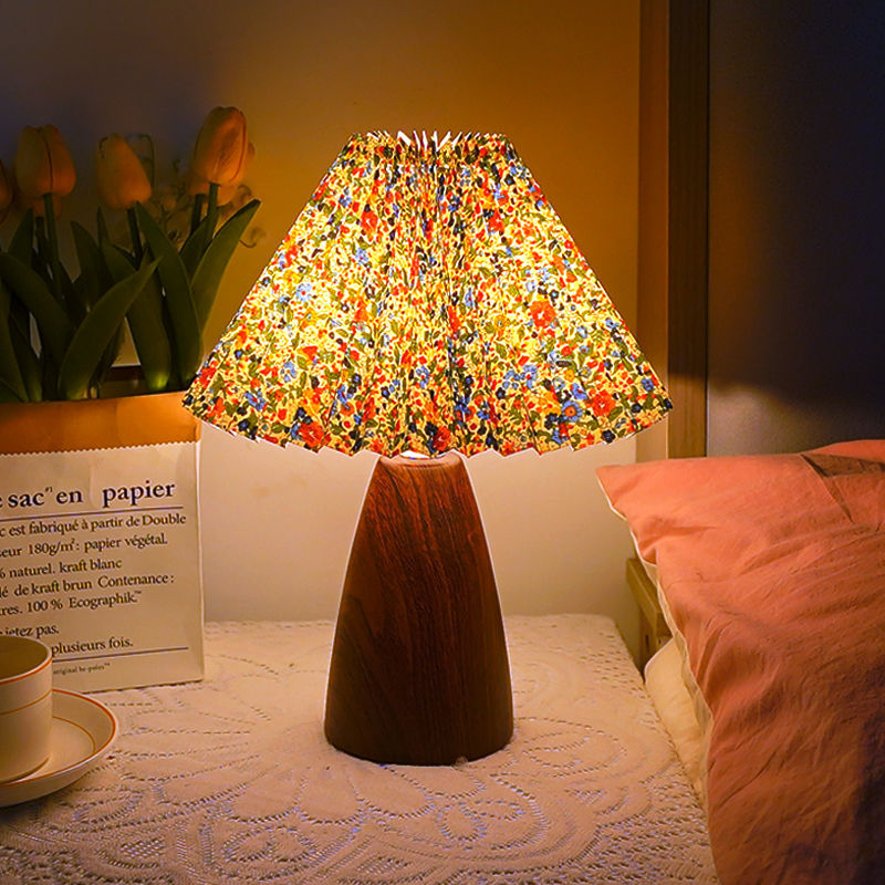 Traditional Vintage Scalloped Pleated Cone Fabric Wood LED Table Lamp For Living Room
