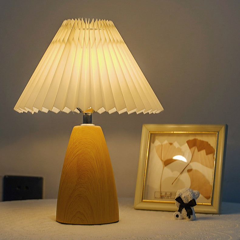 Traditional Vintage Scalloped Pleated Cone Fabric Wood LED Table Lamp For Living Room