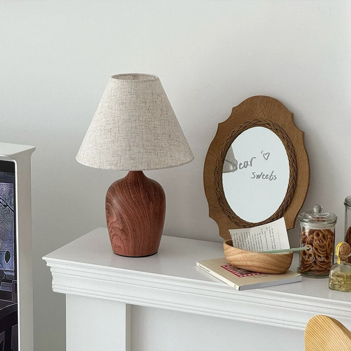 Traditional Vintage Scalloped Round Fabric PVC Iron 1-Light Table Lamp For Living Room