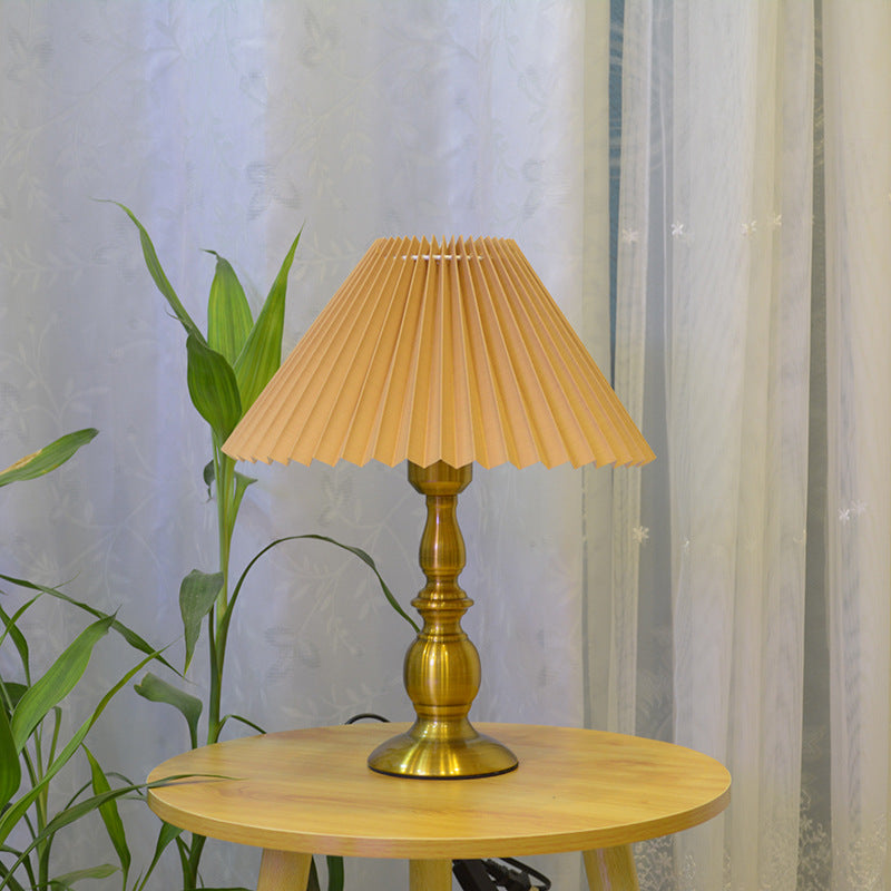 Traditional Vintage Umbrella Round Gourd Fabric Metal 1-Light Table Lamp For Living Room