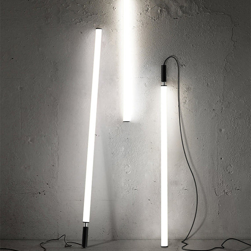 مصباح LED معلق من شريط أكريليك من الألومنيوم بتصميم عصري بسيط بجانب السرير 
