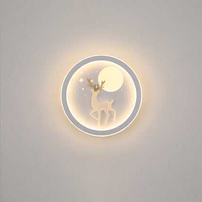 مصباح حائط LED بتصميم دائري على شكل قمر وشجرة صنوبر وغزال مصنوع من الحديد الأكريليكي والسيليكون بتصميم نورديك المعاصر لوضعه بجانب السرير 