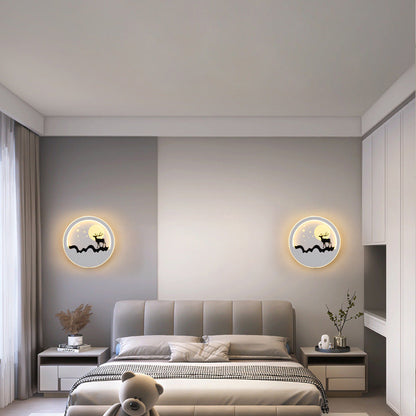 مصباح حائط LED بتصميم دائري على شكل قمر وشجرة صنوبر وغزال مصنوع من الحديد الأكريليكي والسيليكون بتصميم نورديك المعاصر لوضعه بجانب السرير 