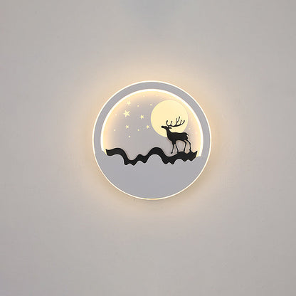 مصباح حائط LED بتصميم دائري على شكل قمر وشجرة صنوبر وغزال مصنوع من الحديد الأكريليكي والسيليكون بتصميم نورديك المعاصر لوضعه بجانب السرير 