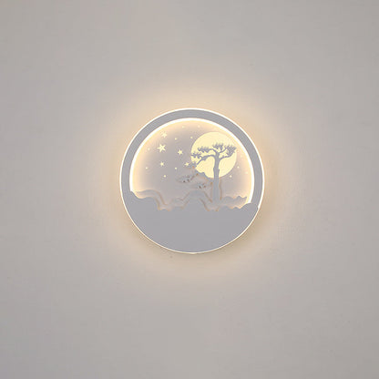 مصباح حائط LED بتصميم دائري على شكل قمر وشجرة صنوبر وغزال مصنوع من الحديد الأكريليكي والسيليكون بتصميم نورديك المعاصر لوضعه بجانب السرير 