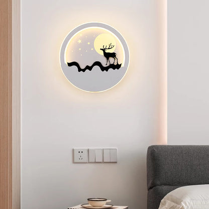 مصباح حائط LED بتصميم دائري على شكل قمر وشجرة صنوبر وغزال مصنوع من الحديد الأكريليكي والسيليكون بتصميم نورديك المعاصر لوضعه بجانب السرير 