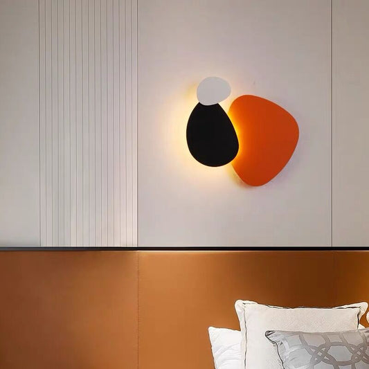 مصباح حائط LED بتصميم هندسي من الأكريليك والحديد الإسكندنافي المعاصر بجانب السرير 