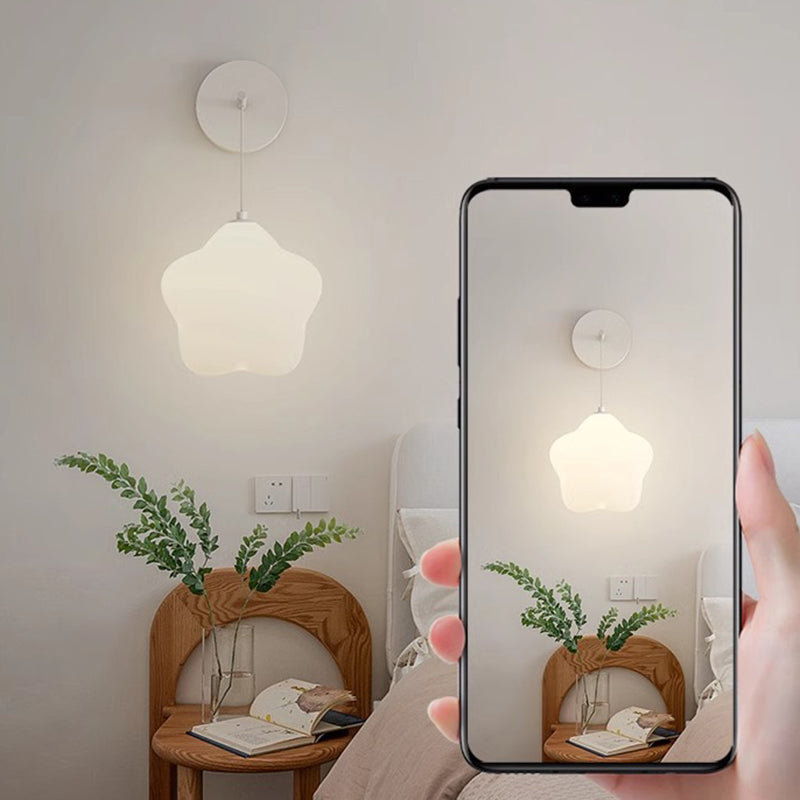 مصباح حائط LED بتصميم نجمة حديدية بسيط وعصري بجانب السرير 