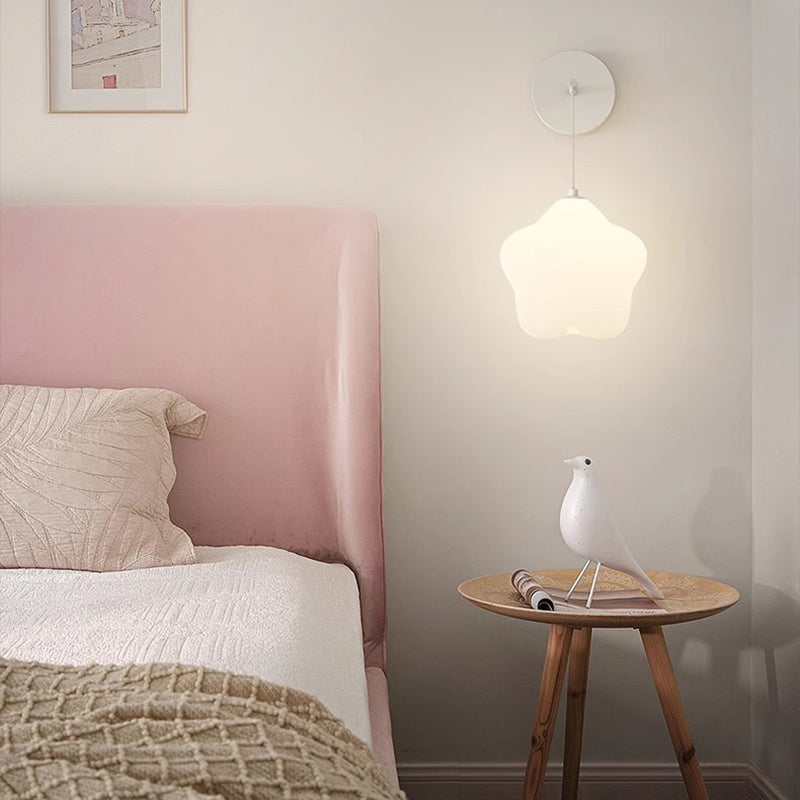 مصباح حائط LED بتصميم نجمة حديدية بسيط وعصري بجانب السرير 