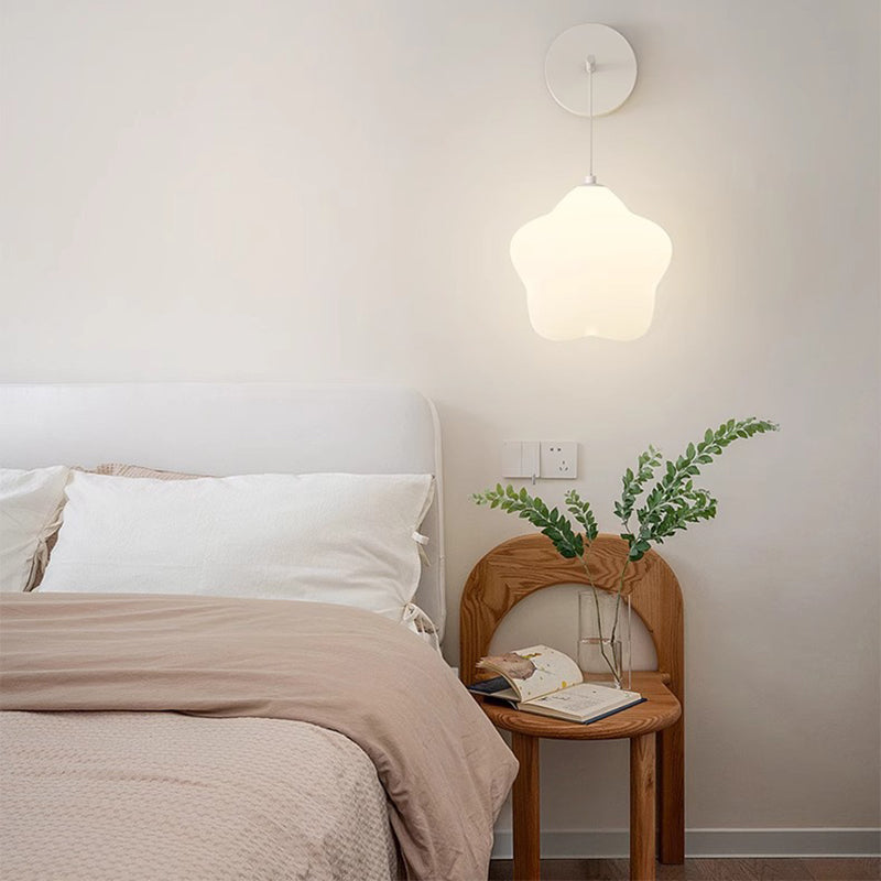 مصباح حائط LED بتصميم نجمة حديدية بسيط وعصري بجانب السرير 