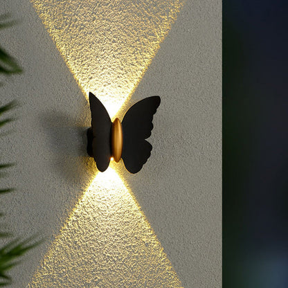 مصباح حائط LED معاصر إبداعي مقاوم للماء على شكل فراشة من الألومنيوم للفناء الخارجي 