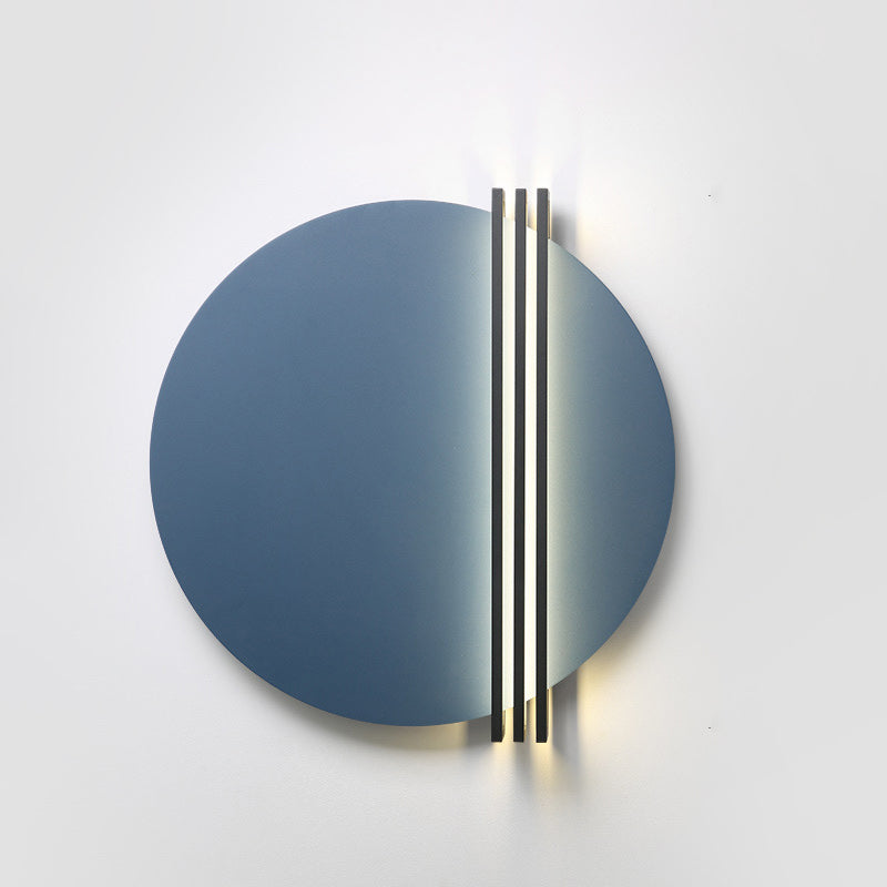 مصباح حائط LED دائري مخطط من الحديد والألومنيوم بتصميم إسكندنافي معاصر لغرفة المعيشة 