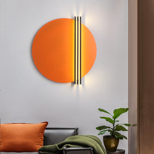 مصباح حائط LED دائري مخطط من الحديد والألومنيوم بتصميم إسكندنافي معاصر لغرفة المعيشة 