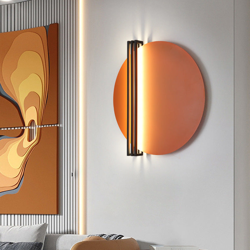 مصباح حائط LED دائري مخطط من الحديد والألومنيوم بتصميم إسكندنافي معاصر لغرفة المعيشة 