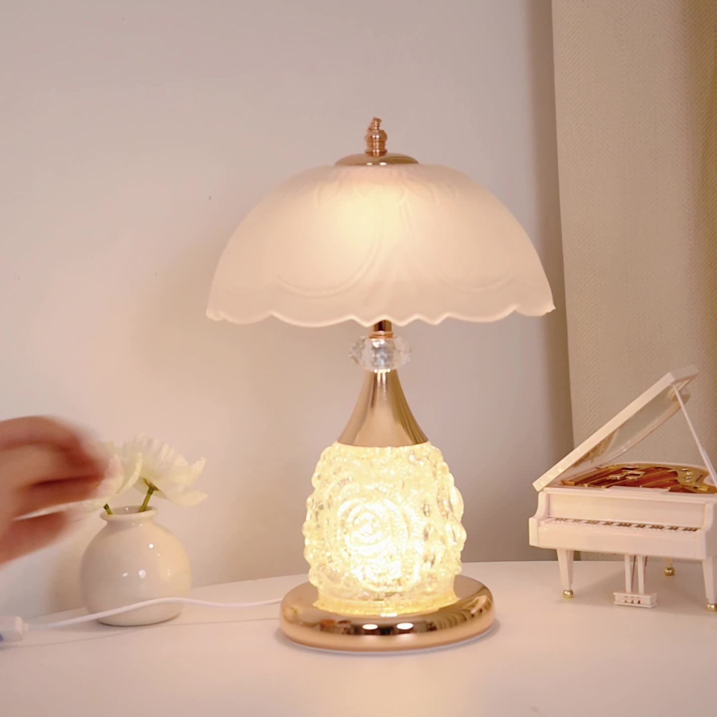 Modern Luxury Rechargeable Iron Glass Frosted Dome Petal Rose LED Table Lamp For Bedside