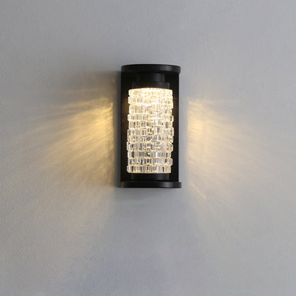 مصباح جداري LED أسطواني الشكل مصنوع من الفولاذ المقاوم للصدأ بتصميم عصري فاخر مقاوم للماء مصنوع من الكريستال الأكريليكي للفناء الخارجي 
