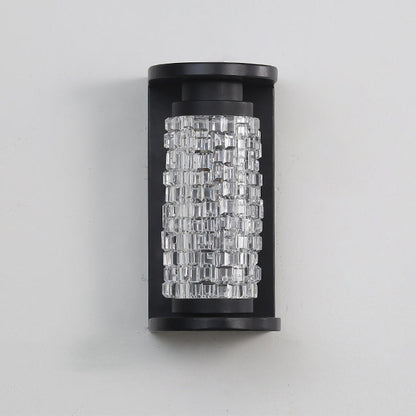 مصباح جداري LED أسطواني الشكل مصنوع من الفولاذ المقاوم للصدأ بتصميم عصري فاخر مقاوم للماء مصنوع من الكريستال الأكريليكي للفناء الخارجي 