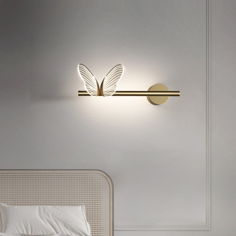 مصباح حائط LED بتصميم فراشة مصنوع من الحديد والألومنيوم والأكريليك بتصميم معاصر على شكل فراشة لوضعه بجانب السرير 