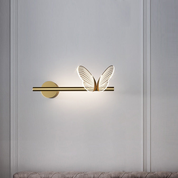 مصباح حائط LED بتصميم فراشة مصنوع من الحديد والألومنيوم والأكريليك بتصميم معاصر على شكل فراشة لوضعه بجانب السرير 