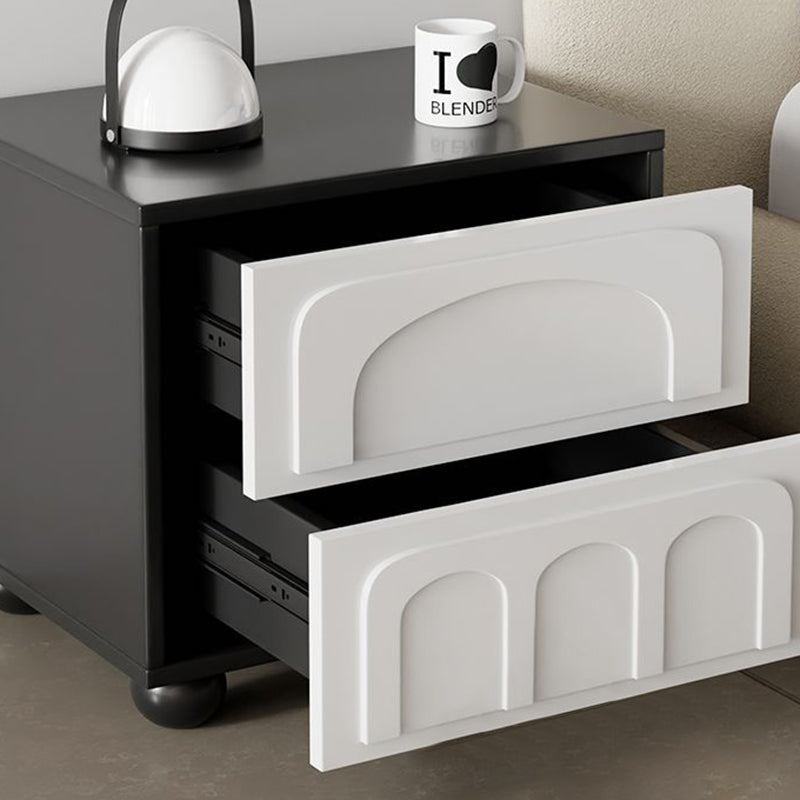 現代的なスカンジナビアのスクエア型無垢材多層ボードMDFナイトスタンド 寝室用 2段引き出し