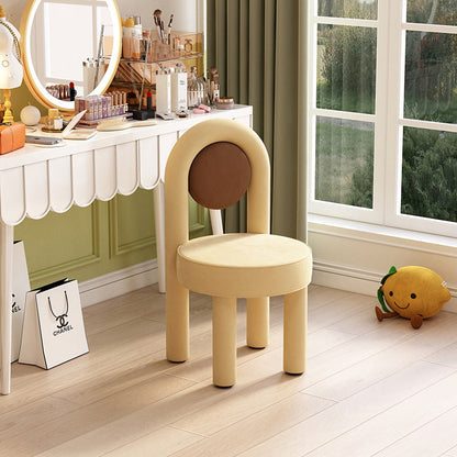 Moderner minimalistischer, gebogener, runder Schminkhocker aus gebürstetem Samt, Metall und Schaumstoff mit Rückenlehne und Armlehnen für das Schlafzimmer 