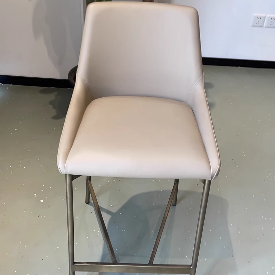 Modern Minimalist PU Leather & Carbon Steel Curved Bar Stool For Dining Room & Living Room