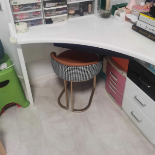 Contemporary Nordic PU Leather & Iron Curved Round Vanity Stool For Bedroom And Living Room