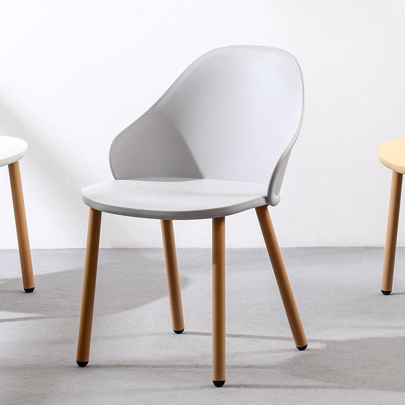Contemporary Scandinavian Sleek Backrest Plastic Dining Chair With Solid Wood Legs For Dining Room