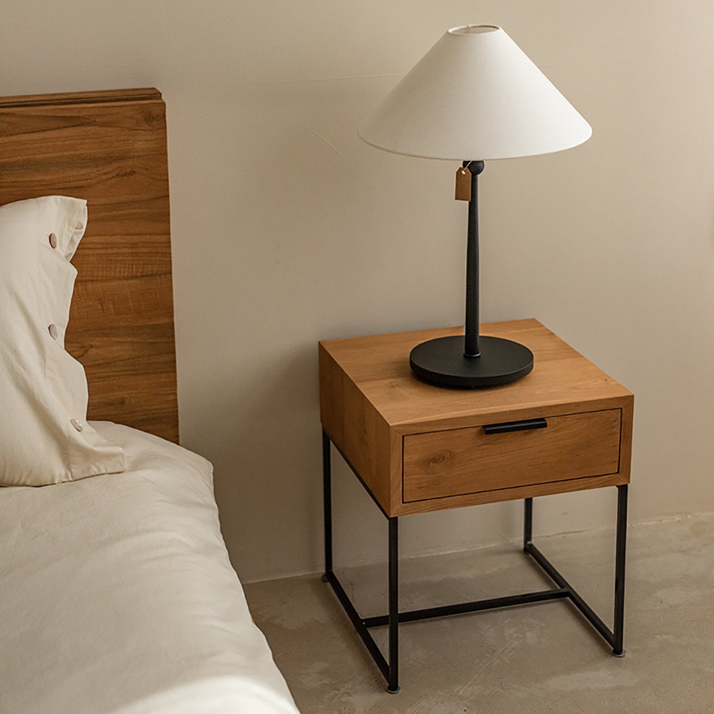 Traditional Japanese Solid Wood Iron Base Rectangular Nightstand 1-Drawer For Bedroom