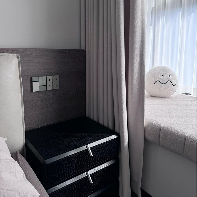 Contemporary Luxury Rectangular Solid Wood Nightstand 3-Drawer For Bedroom