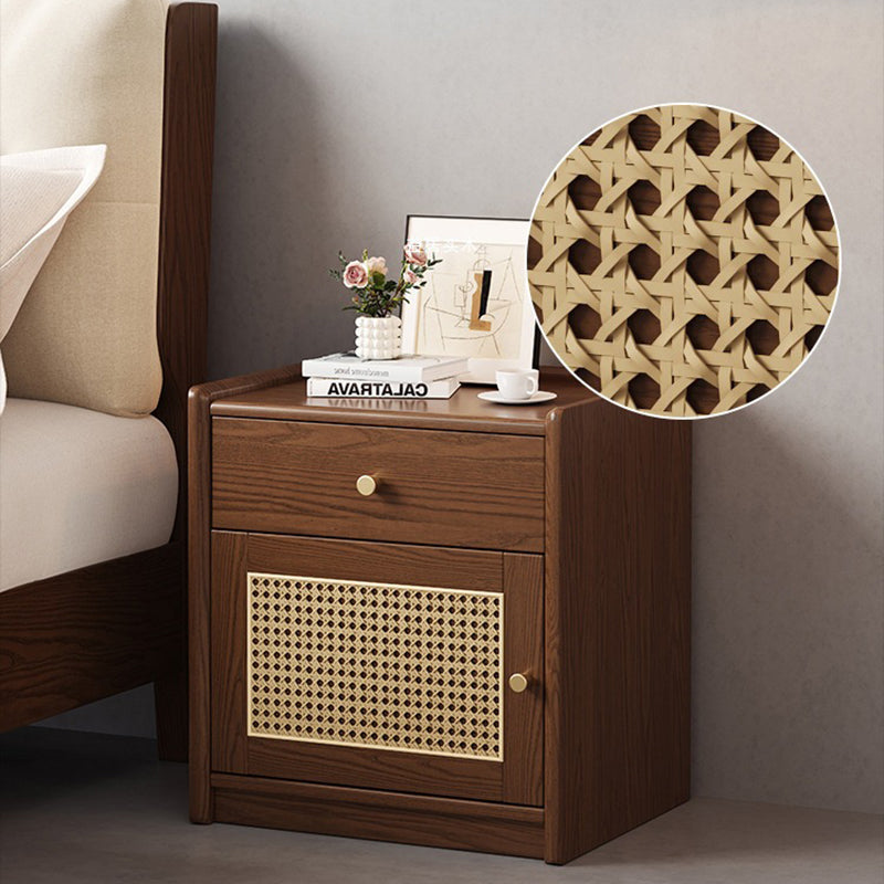 Moderner minimalistischer quadratischer Nachttisch mit Safe aus Gummibaumholz, Stahl und Rattan-Geflecht, 1 Schublade für das Schlafzimmer 