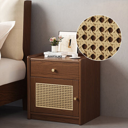 Moderner minimalistischer quadratischer Nachttisch mit Safe aus Gummibaumholz, Stahl und Rattan-Geflecht, 1 Schublade für das Schlafzimmer 