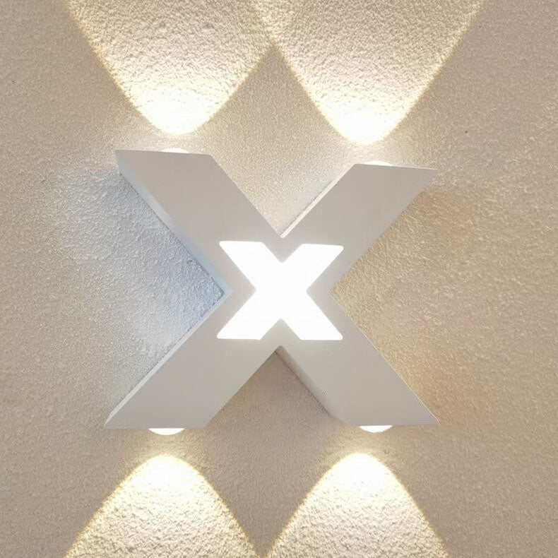 モダンな防水型X字型LED 4灯屋外壁取り付け用燭台ランプ