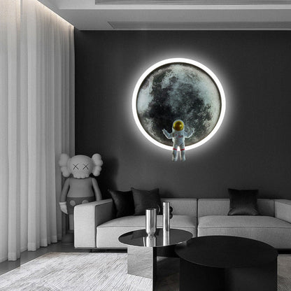 مصباح حائط LED دائري إبداعي معاصر على شكل رائد فضاء قمري مصنوع من الراتنج لغرفة النوم 