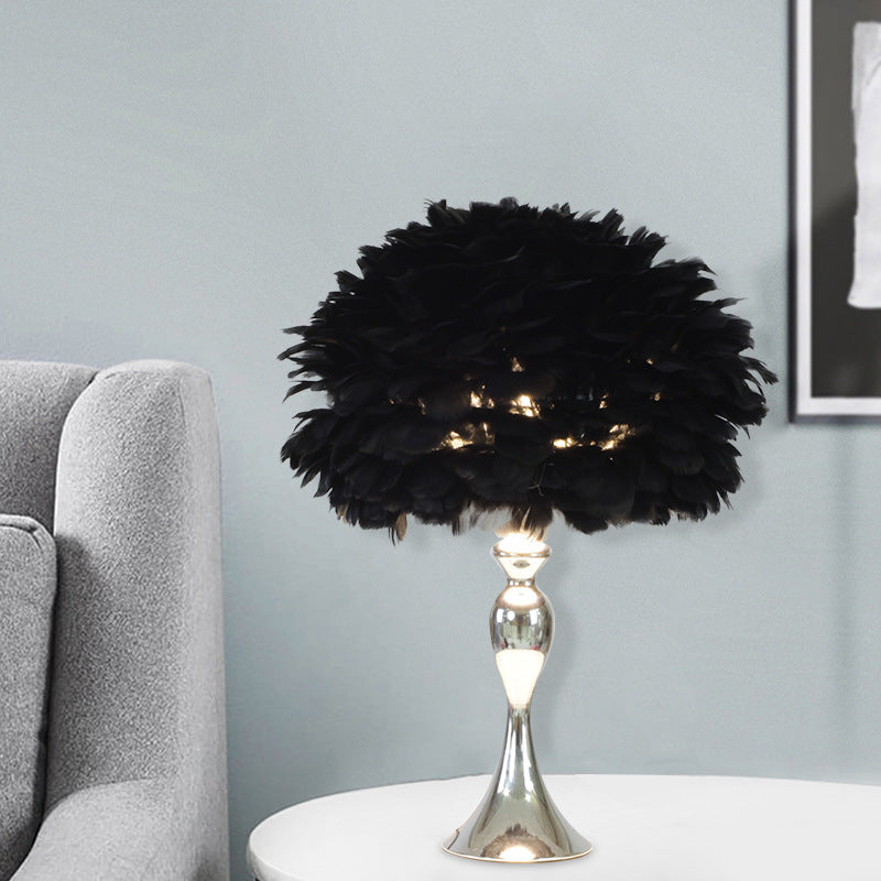 Nordic Creative Feather Round Iron Base 1-Light Table Lamp