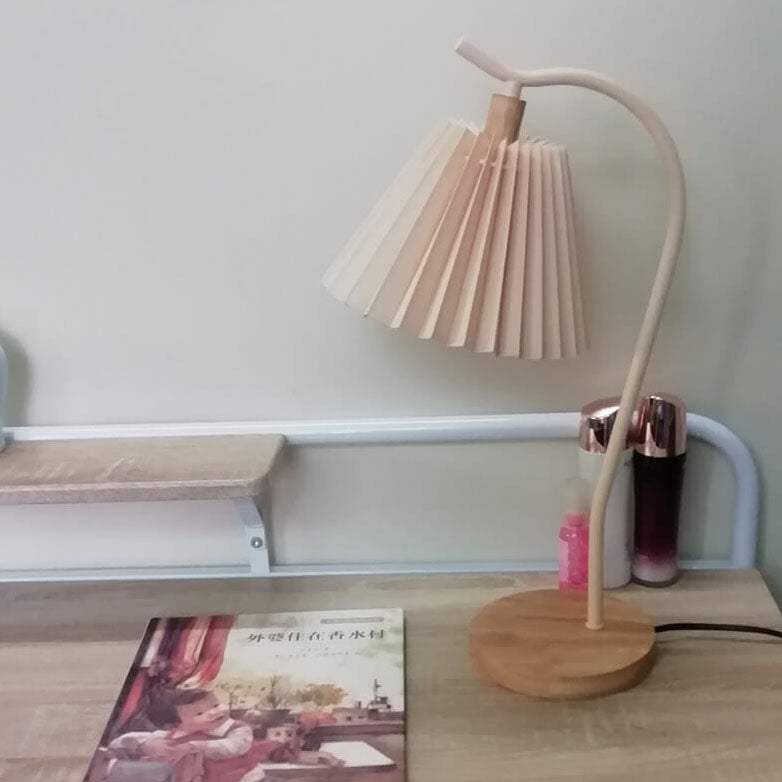 European Minimalist Pleated Solid Wood 1-Light Table Lamp