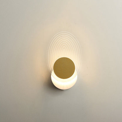 مصباح حائط LED هندسي من الأكريليك باللون الذهبي الفاخر بإضاءة عصرية 