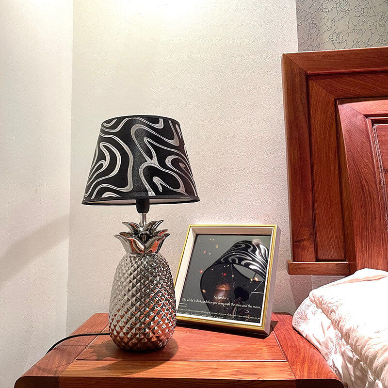 European Creative Pineapple Ceramic Base Fabric 1-Light Table Lamp
