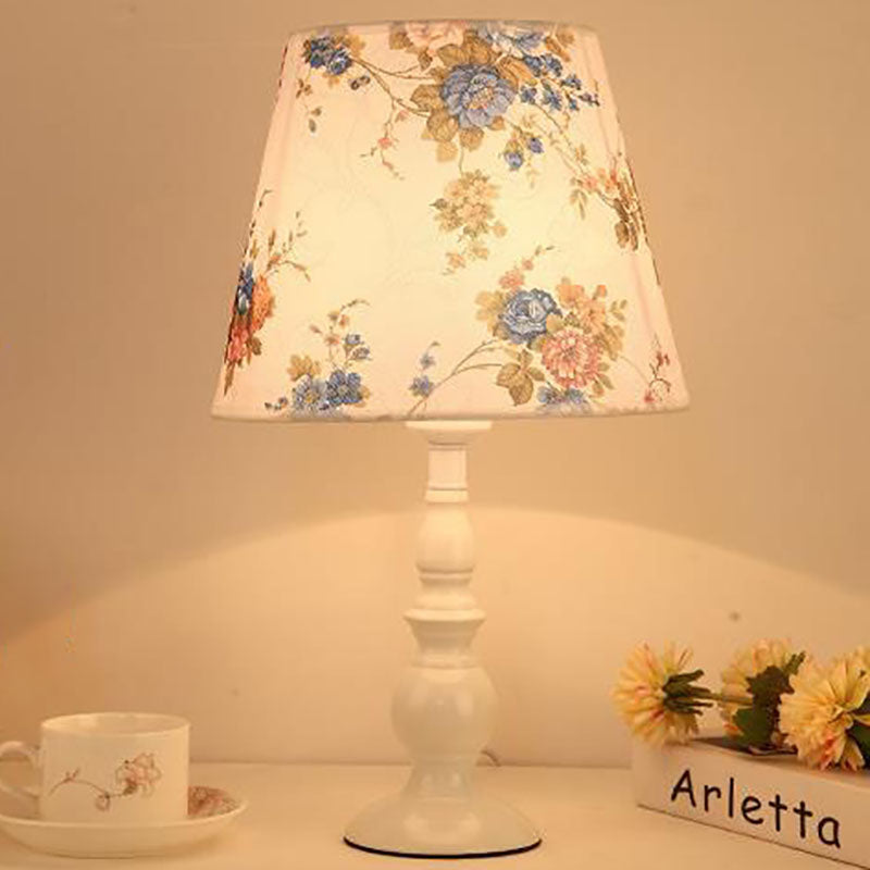 Modern Simple Floral Fabric Iron Vase Base 1-Light Table Lamp