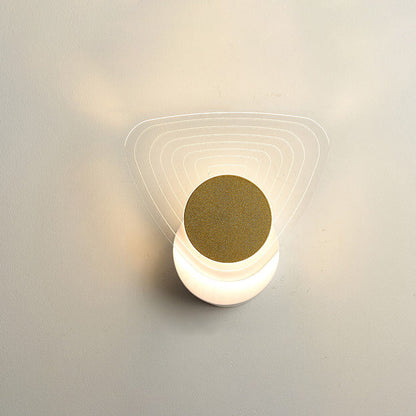 مصباح حائط LED هندسي من الأكريليك باللون الذهبي الفاخر بإضاءة عصرية 